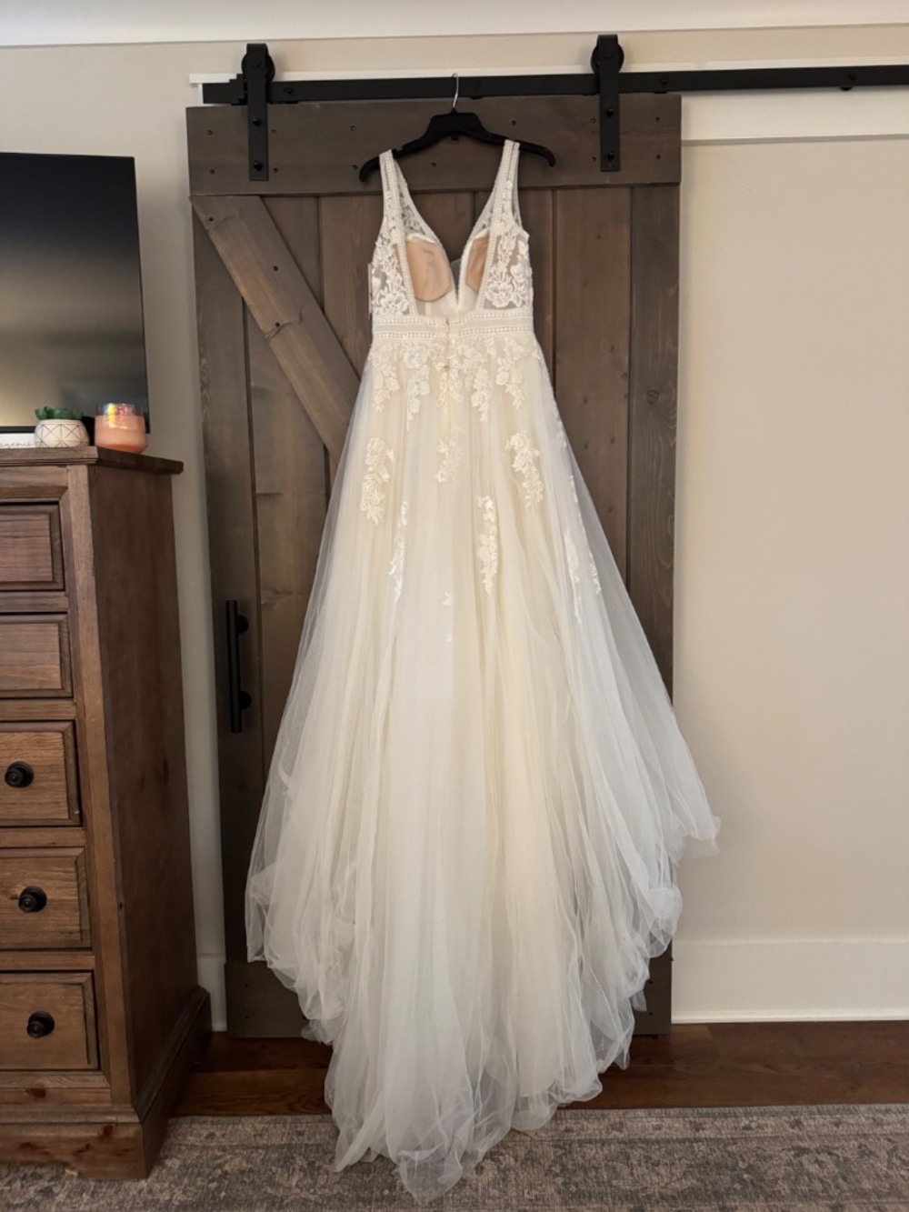 Oleg Cassini ivory wedding dress size 8 - Picture 2 of 7